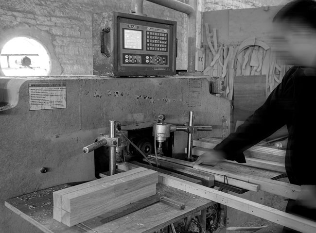 什么是板式酒店家具生产中的槽孔加工工艺